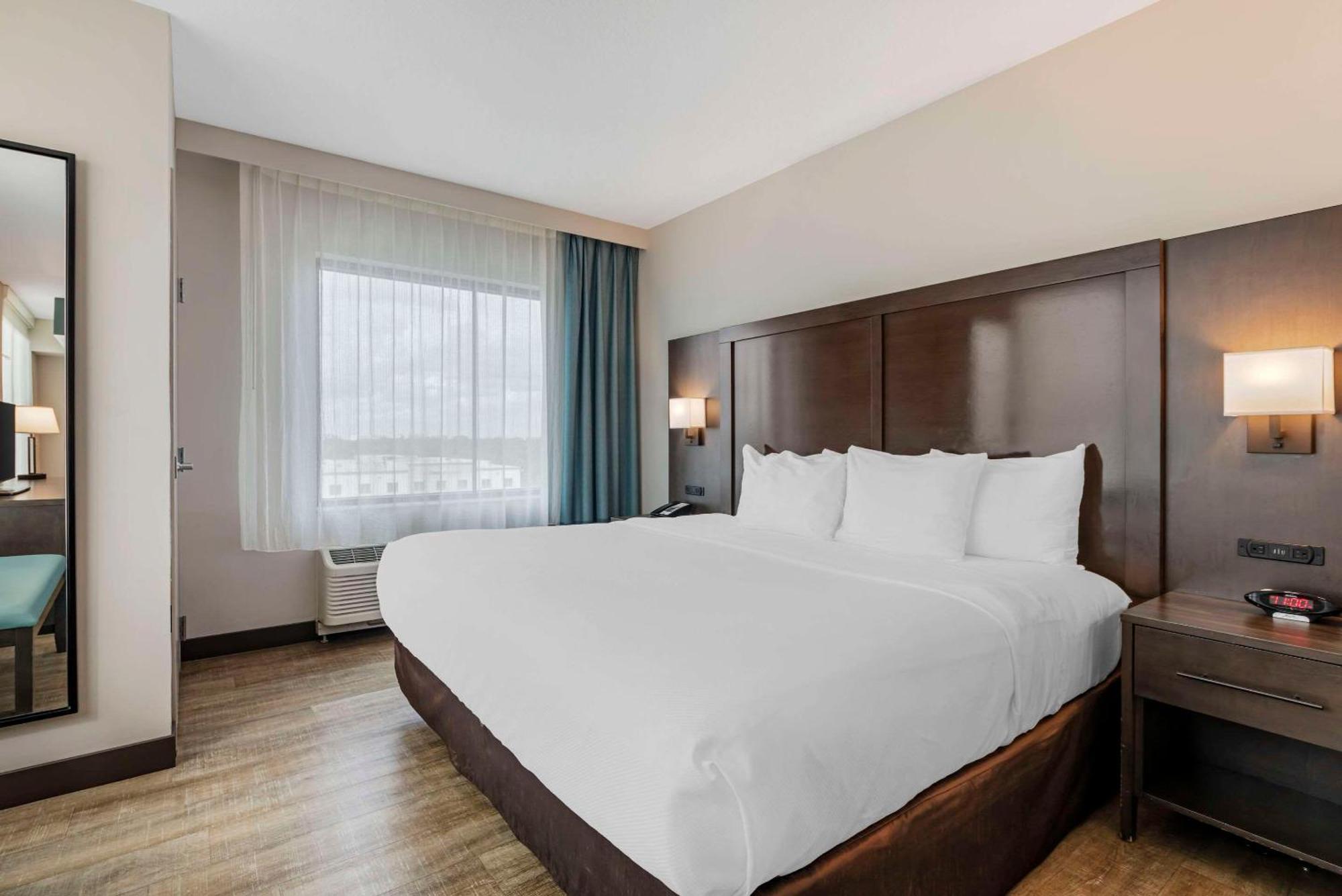 Comfort Inn & Suites Miami International Airport Майами-Спрингс Экстерьер фото