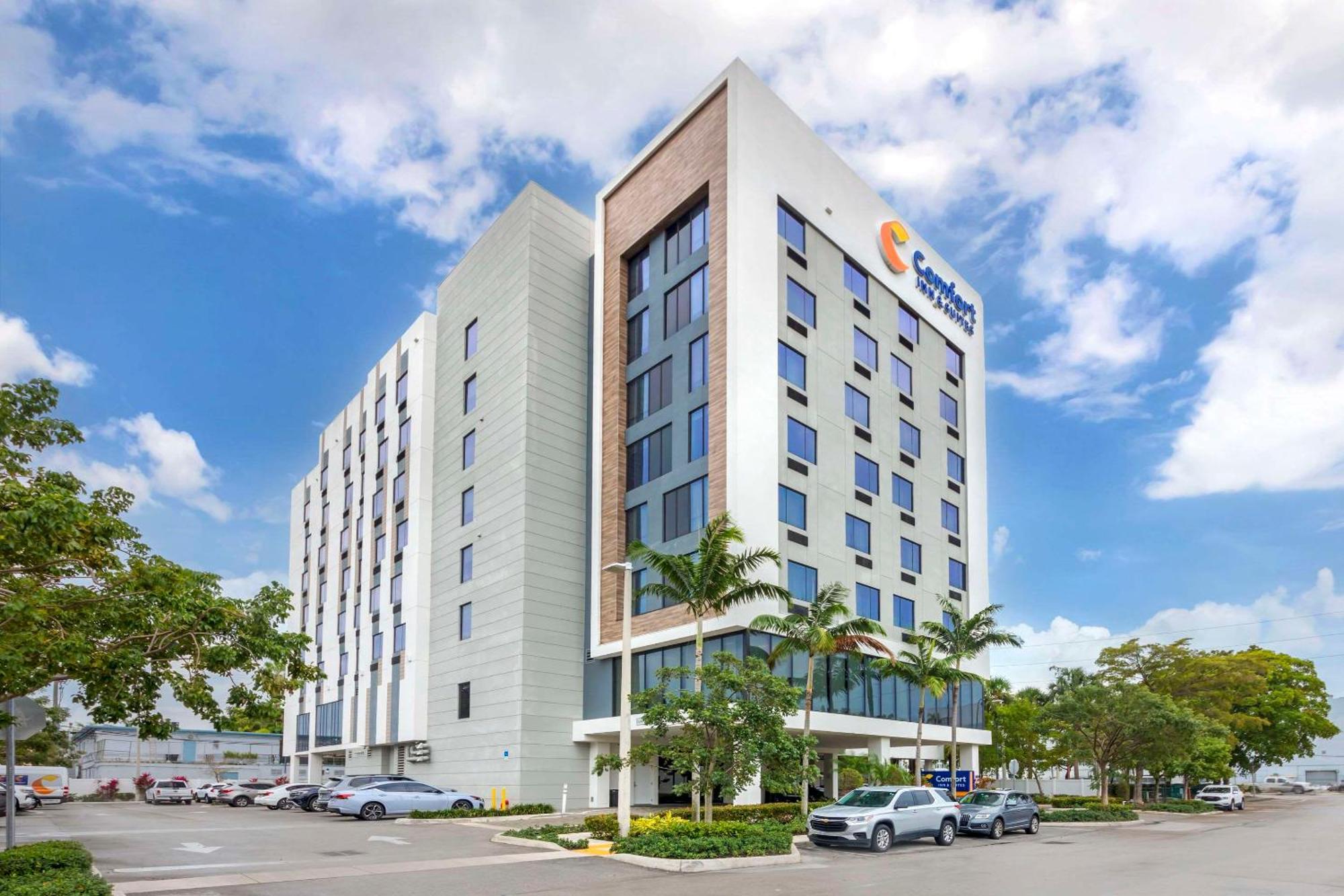 Comfort Inn & Suites Miami International Airport Майами-Спрингс Экстерьер фото