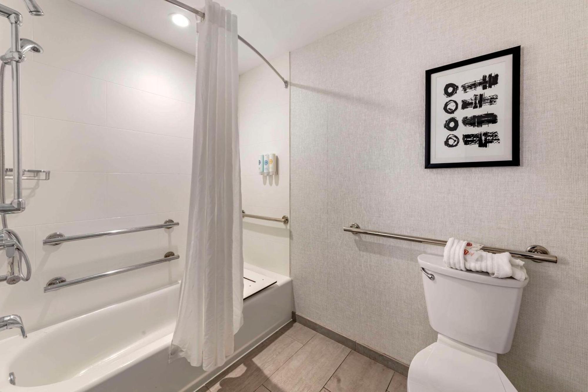 Comfort Inn & Suites Miami International Airport Майами-Спрингс Экстерьер фото