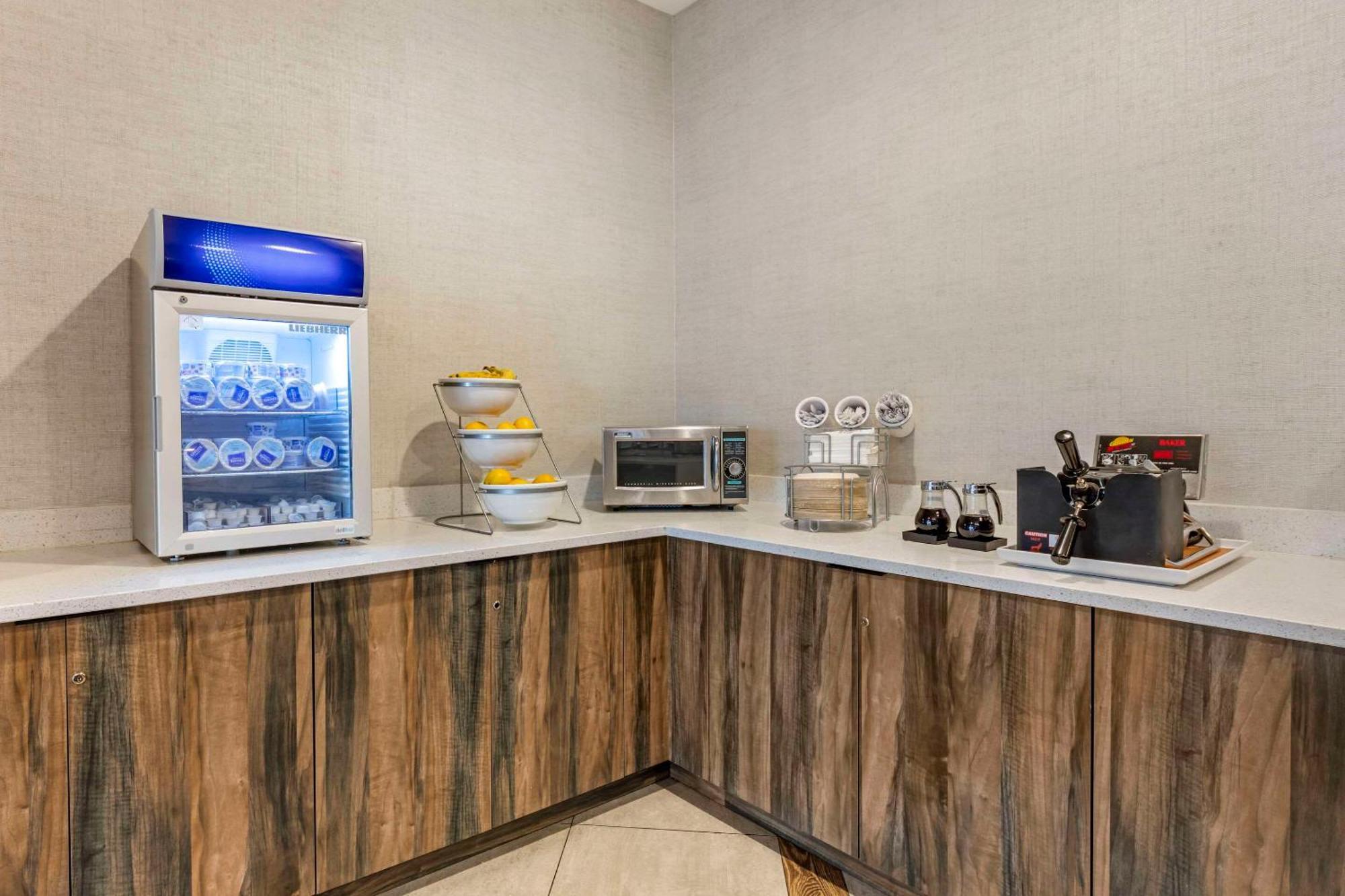 Comfort Inn & Suites Miami International Airport Майами-Спрингс Экстерьер фото