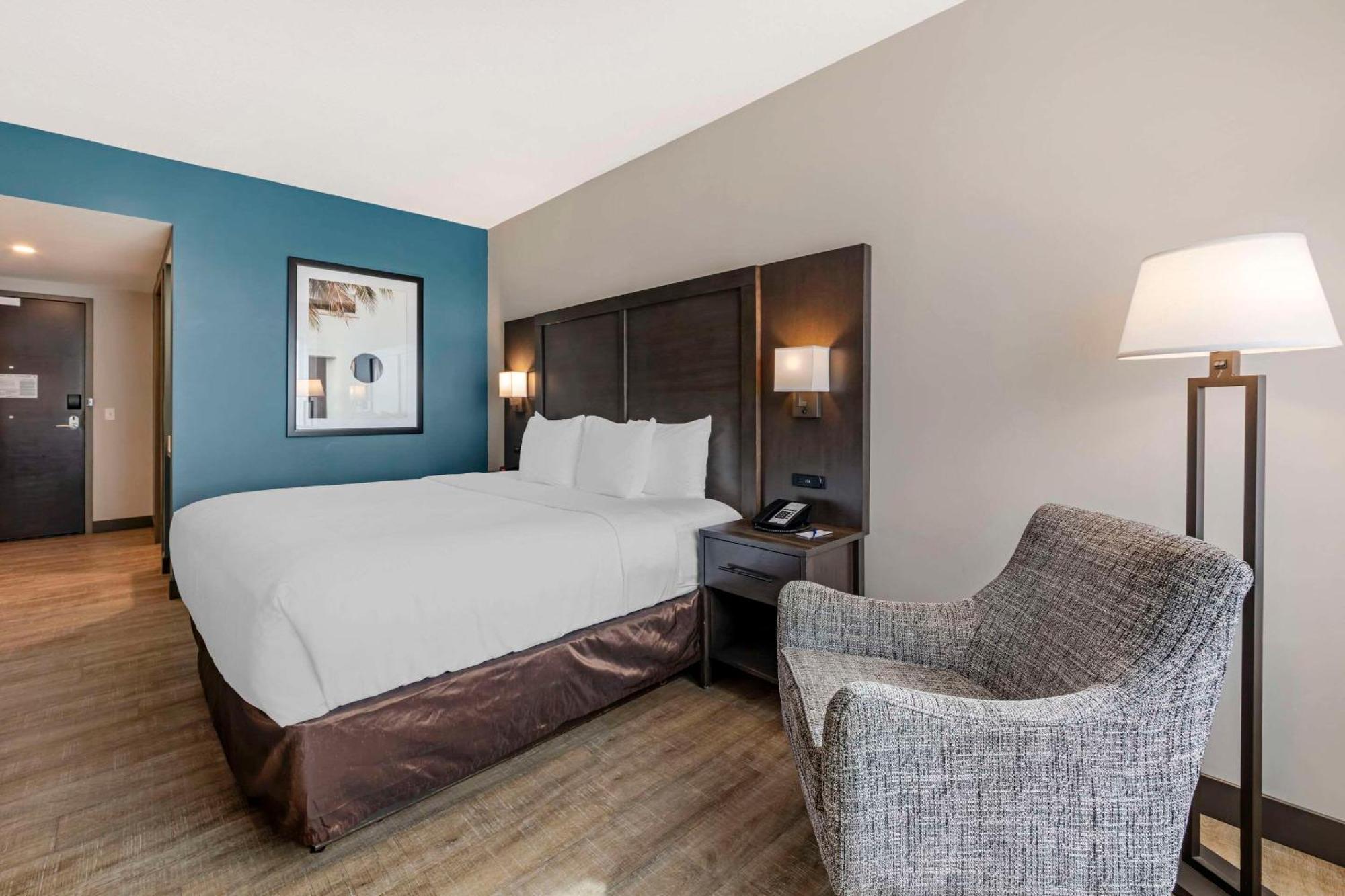 Comfort Inn & Suites Miami International Airport Майами-Спрингс Экстерьер фото